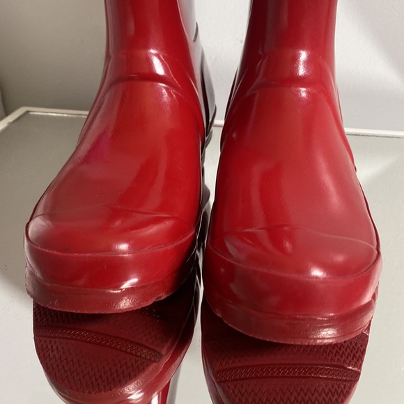 Hunter women's original tall gloss bright red knee high waterproof rain boots - Picture 12 of 13